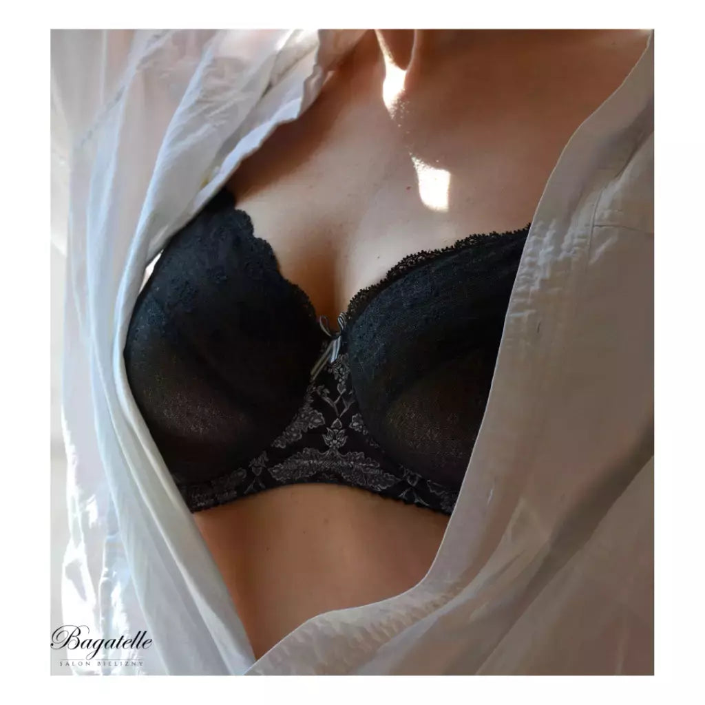 Stylowe zestawy biustonosz + majtki dla dużego biustu