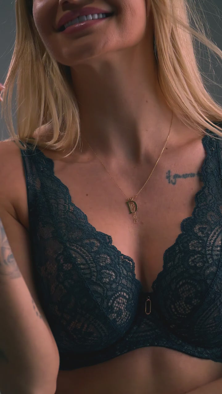 Alles Marea M Bralette: ciemna koronka z bliska – film