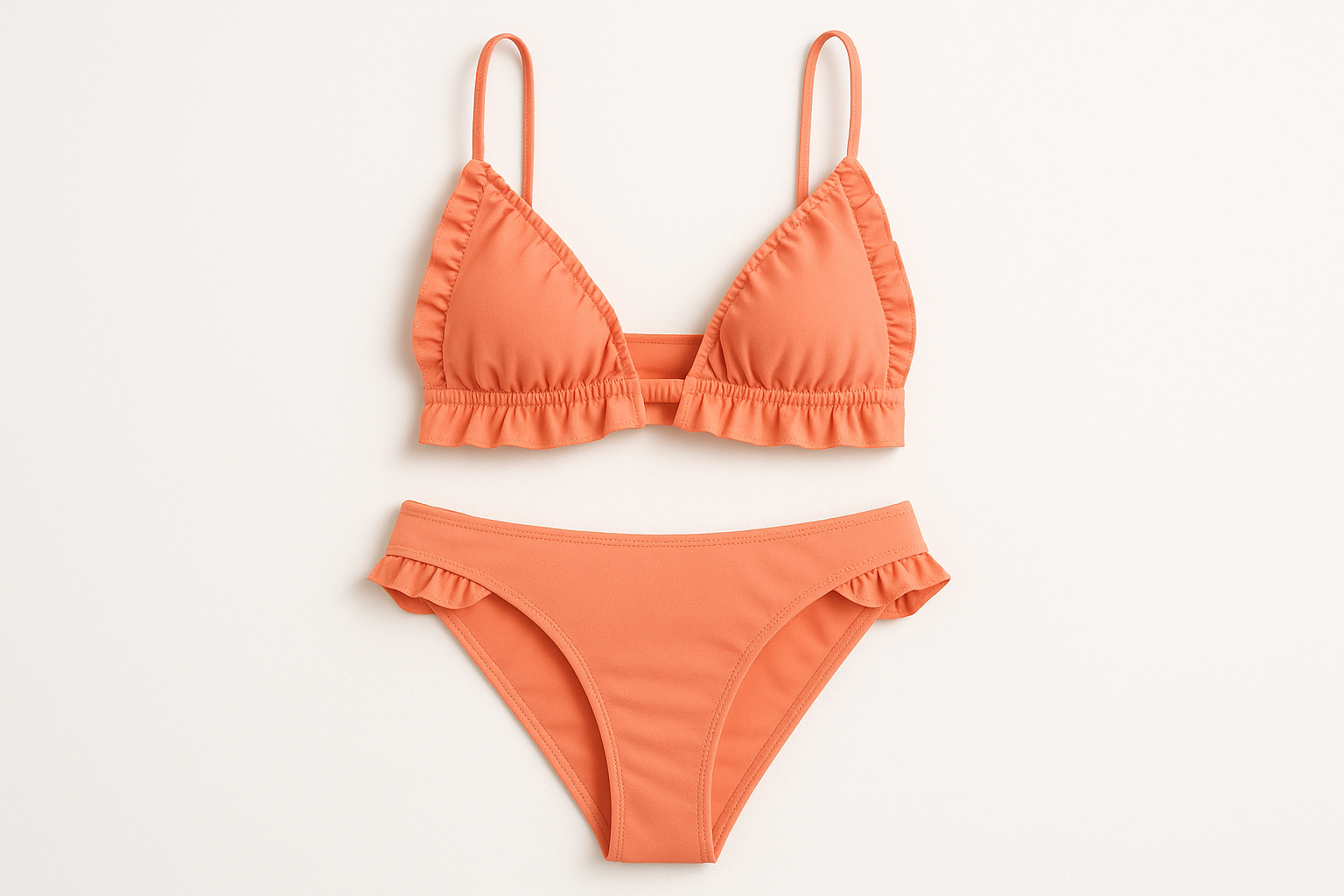 Jaki strój kąpielowy przy małych piersiach wybrać?