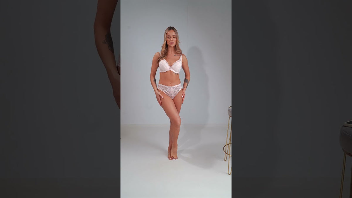 LIVE Bagatelle o bieliźnie z gościem specjalnym Natalią  Clip 25 mieciutka koronka w biustonoszu