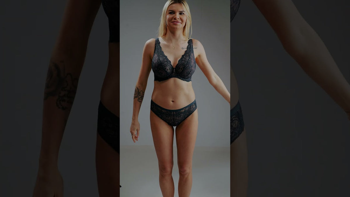 LIVE co kupić kobiecie na walentynki w salonie bielizny Clip 17