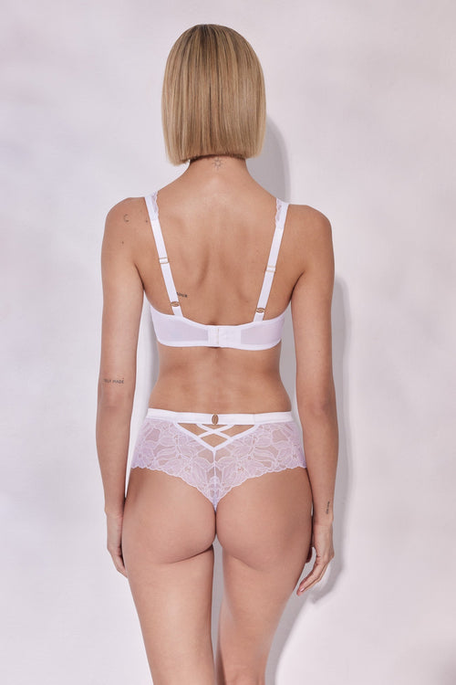 Biała koronkowa bielizna damska z biustonoszem i majtkami